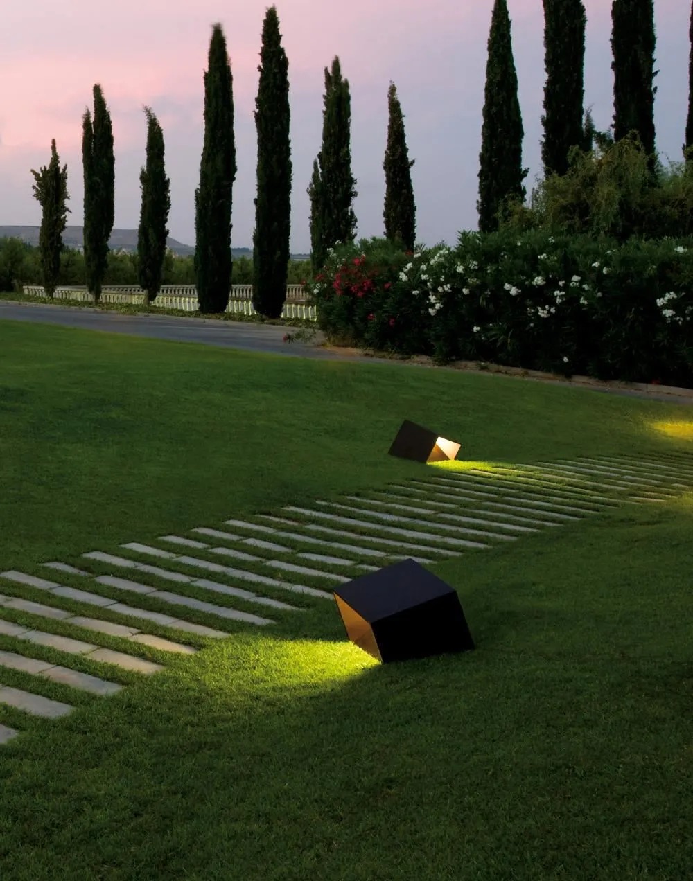 Break outdoor floor light