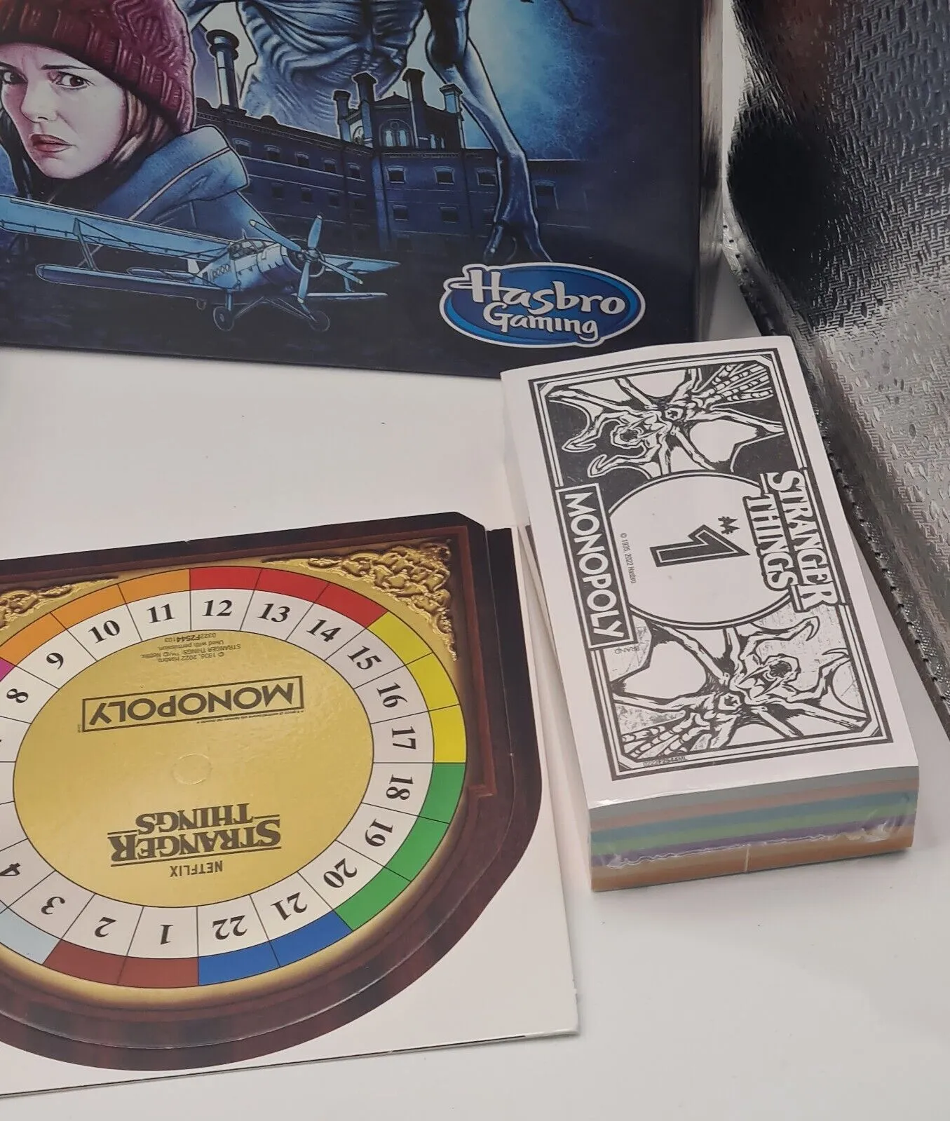 Hasbro Game Table Of Society Monopoly Of Stranger Things 4 IN Italian 14  | Damaged Packaging