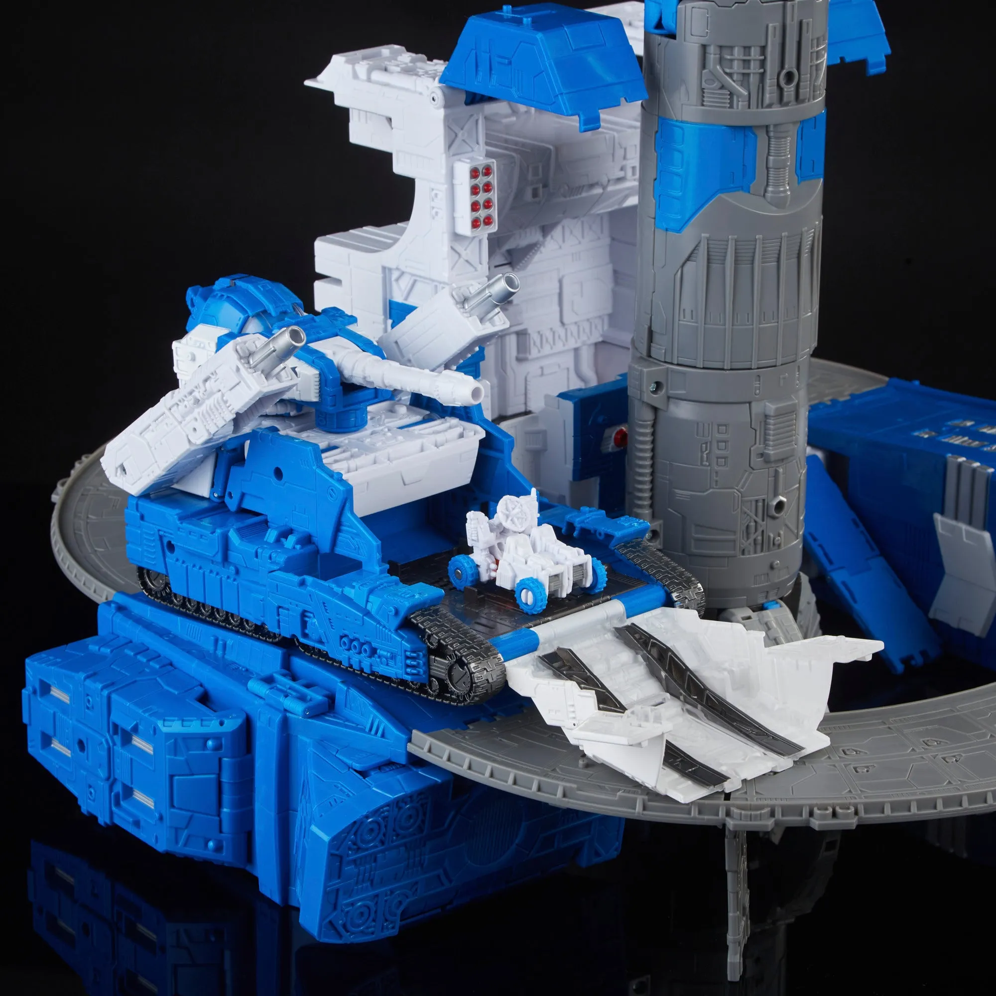 Transformers Generations Selects - Titan Class Guardian Robot & Lunar-Tread